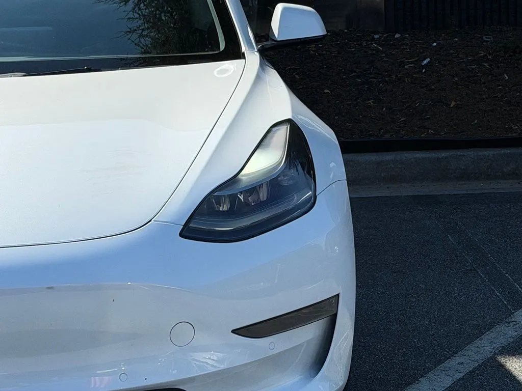 Tesla Model 3 photo 5