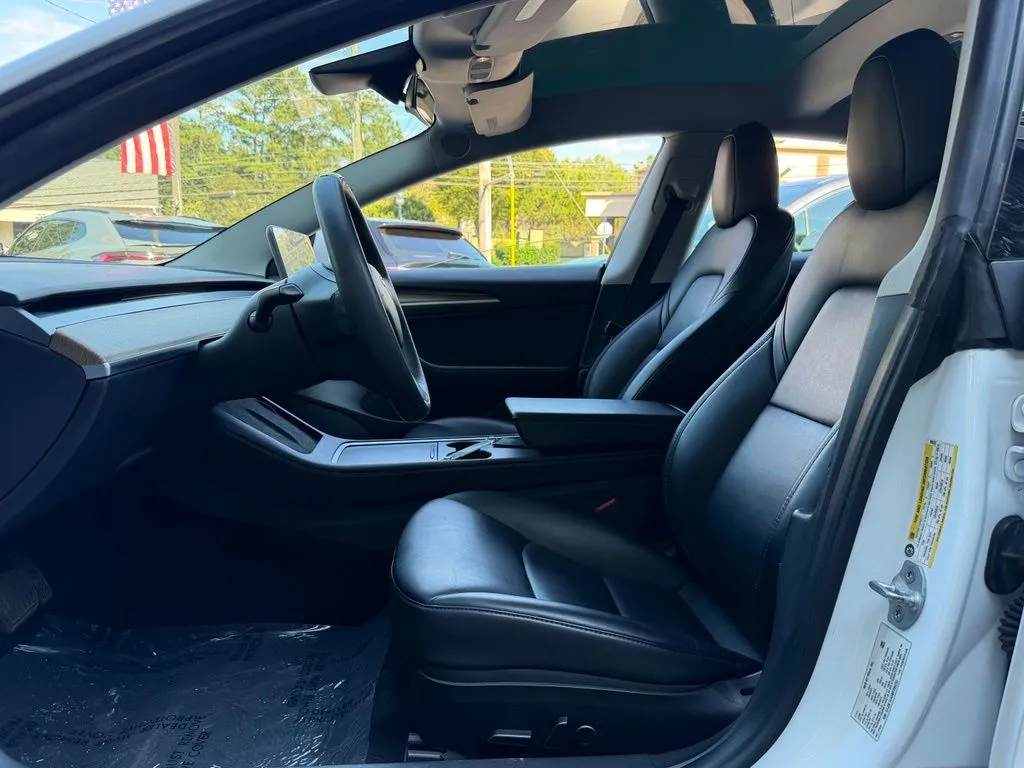 Tesla Model 3 photo 24