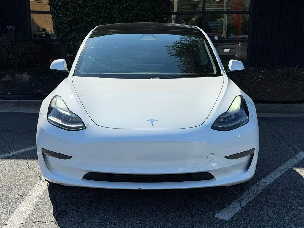 Tesla Model 3 photo 3