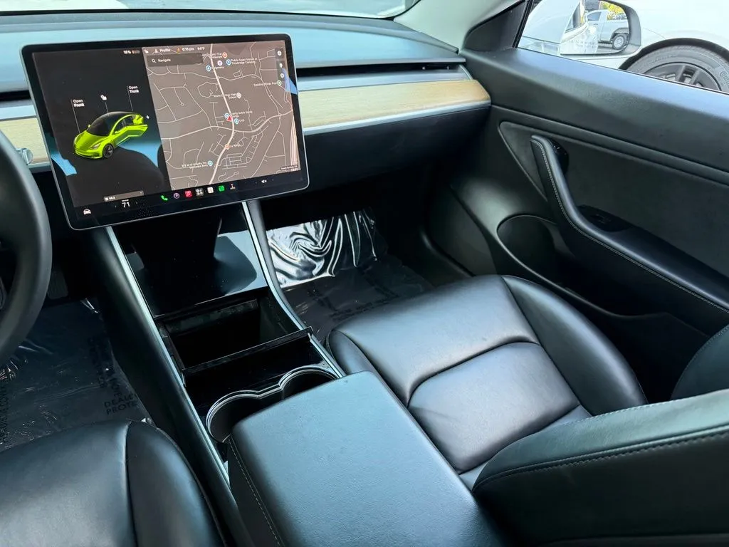 Tesla Model 3 photo 42