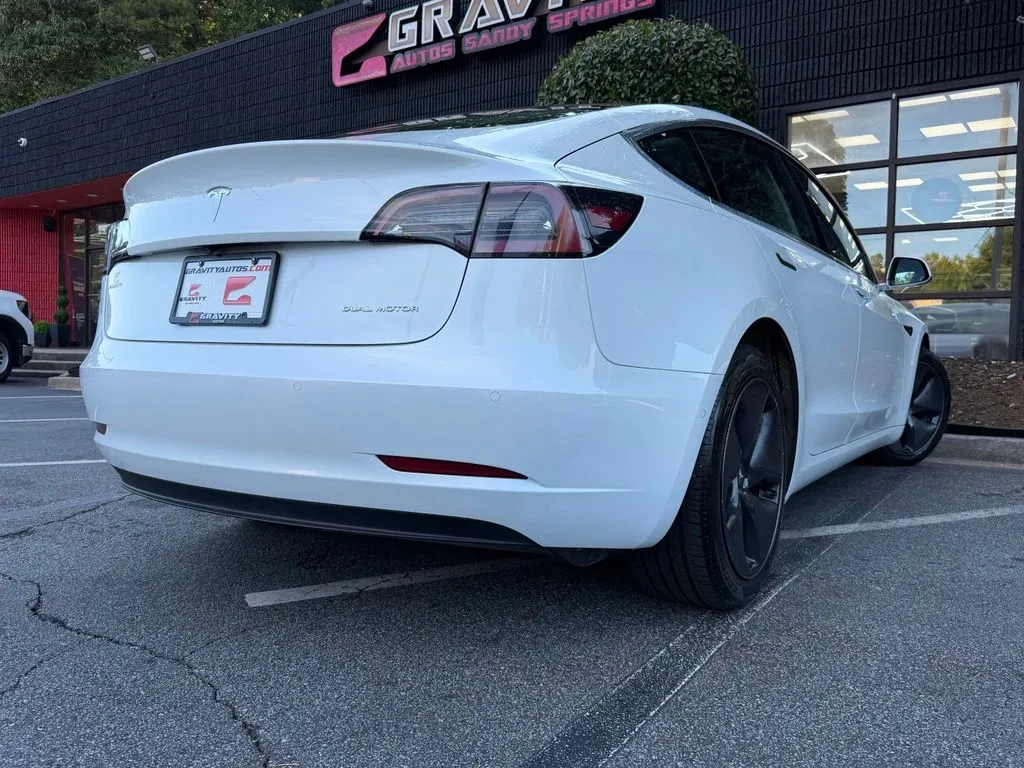 Tesla Model 3 photo 13