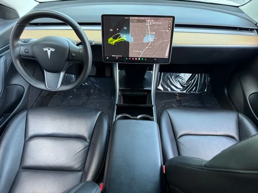 Tesla Model 3 photo 40