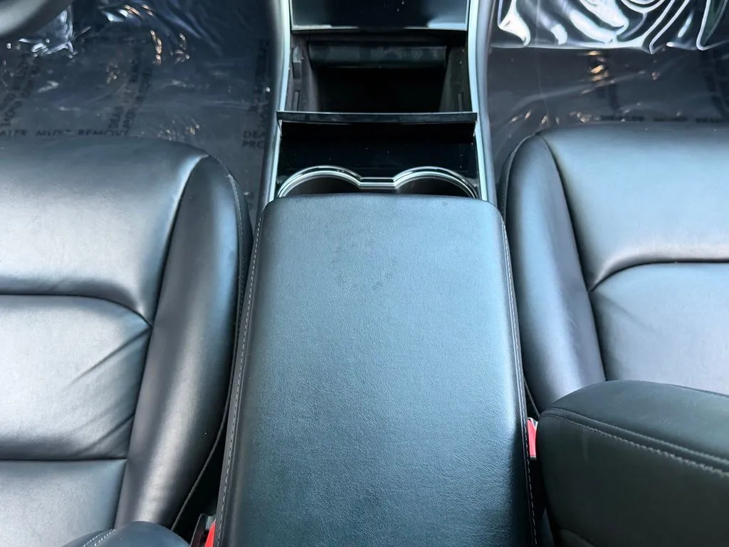 Tesla Model 3 photo 47