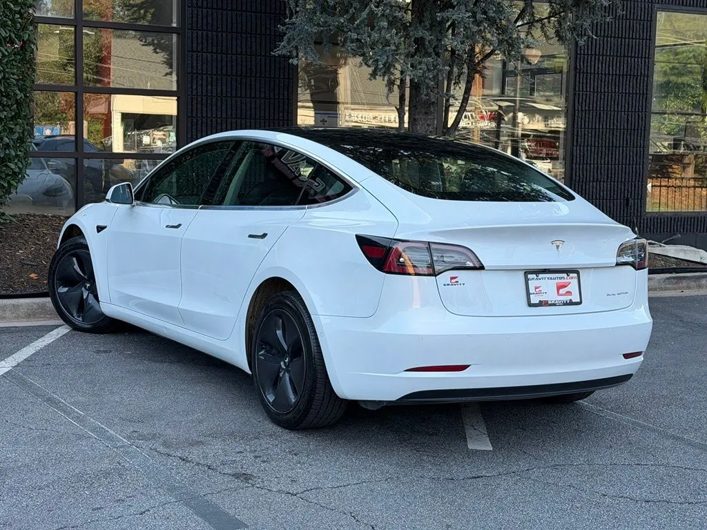 Tesla Model 3 photo 19