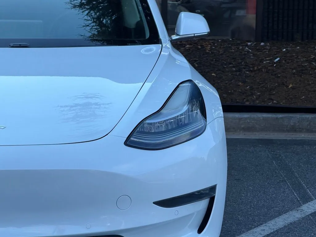 Tesla Model 3 photo 5