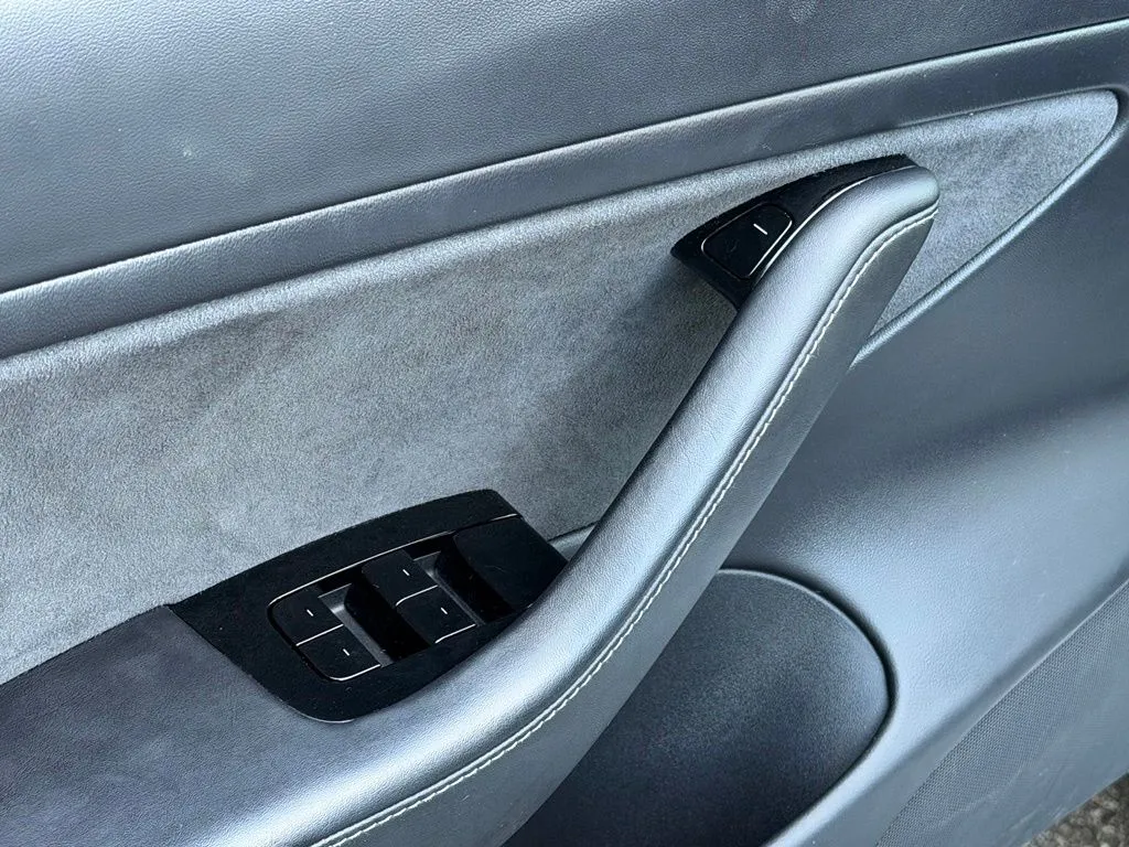 Tesla Model 3 photo 29