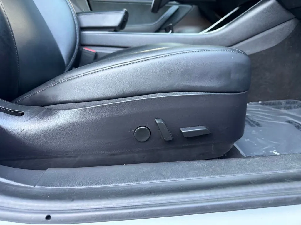 Tesla Model 3 photo 35