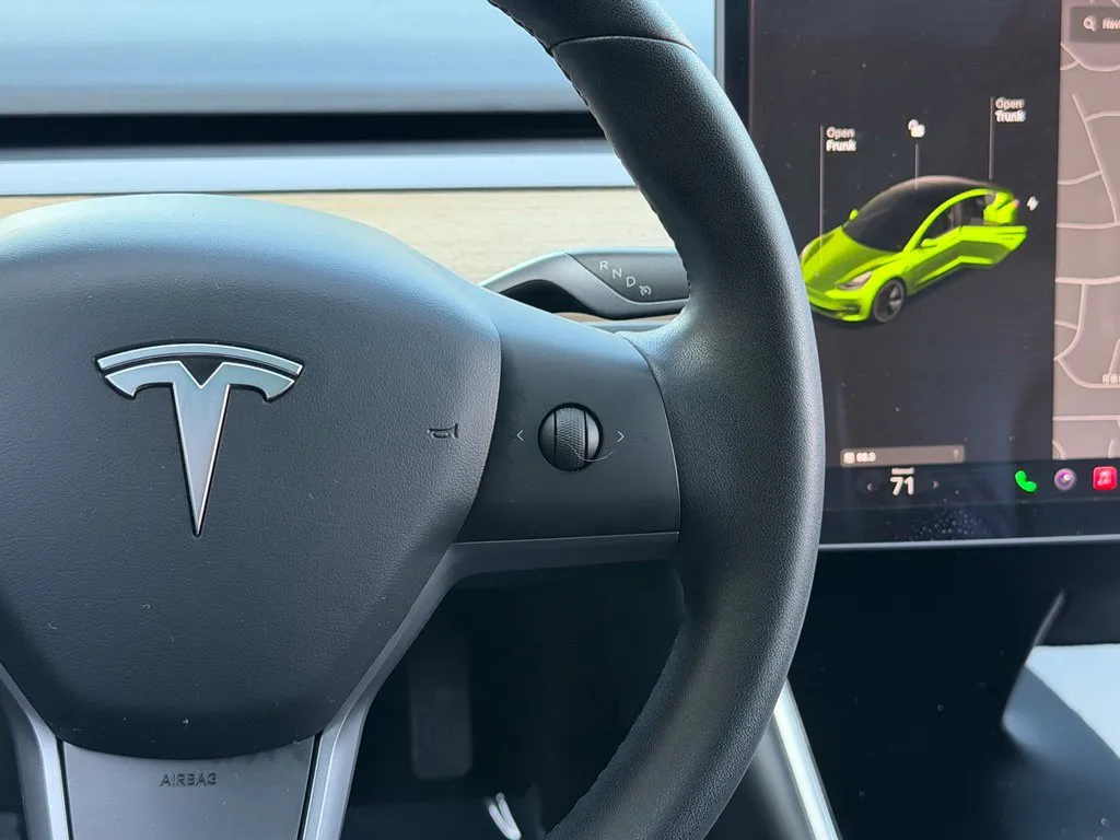 Tesla Model 3 photo 45