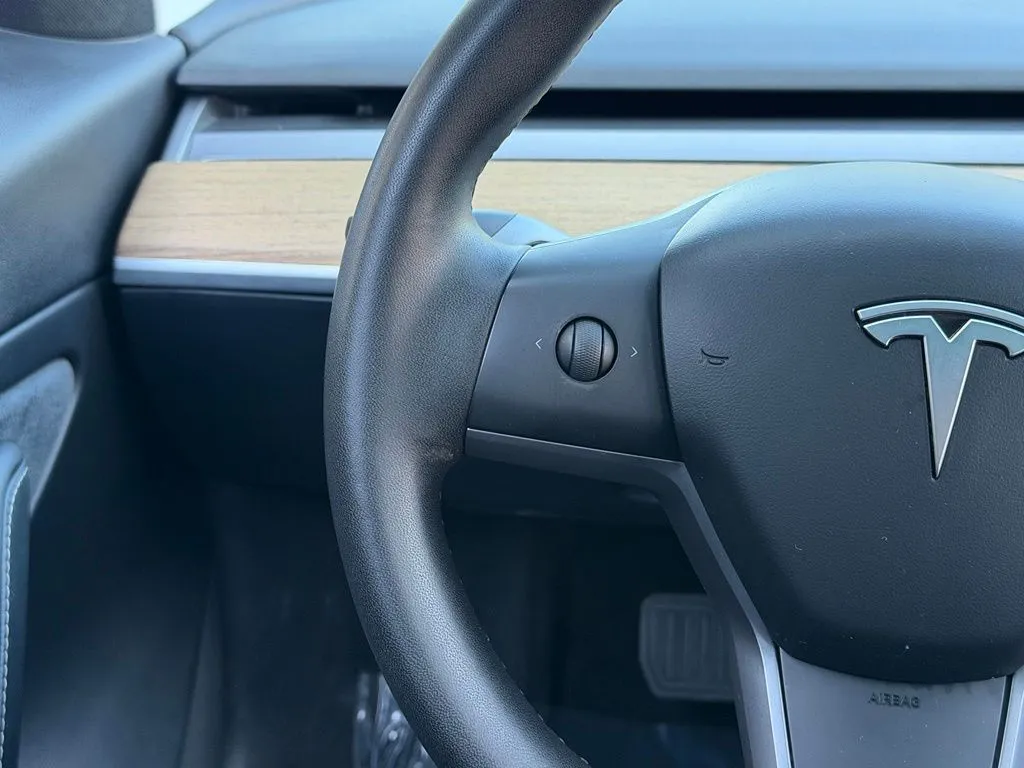 Tesla Model 3 photo 44