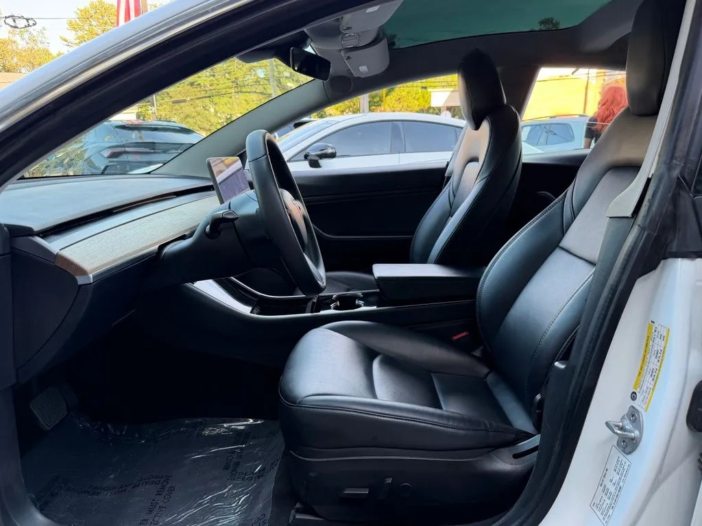 Tesla Model 3 photo 25