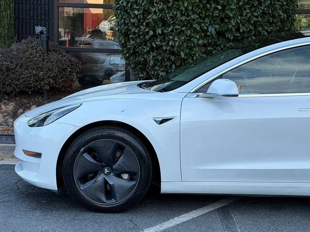 Tesla Model 3 photo 10