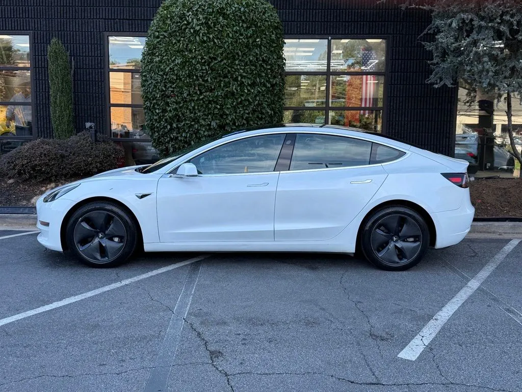 Tesla Model 3 photo 9