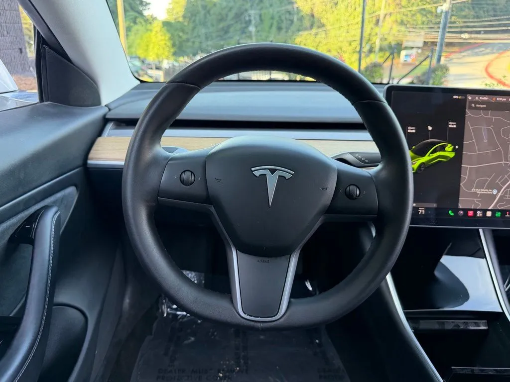 Tesla Model 3 photo 43