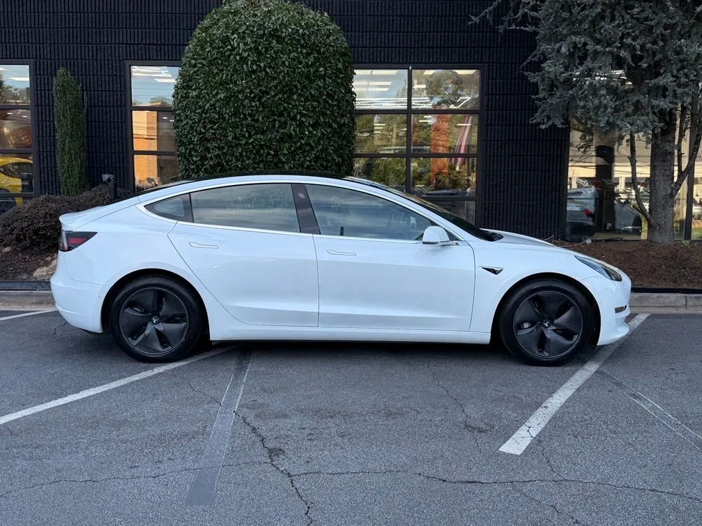 Tesla Model 3 photo 21
