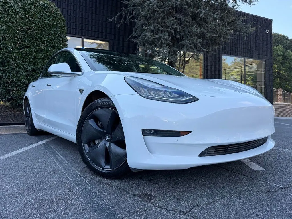 Tesla Model 3 photo 7