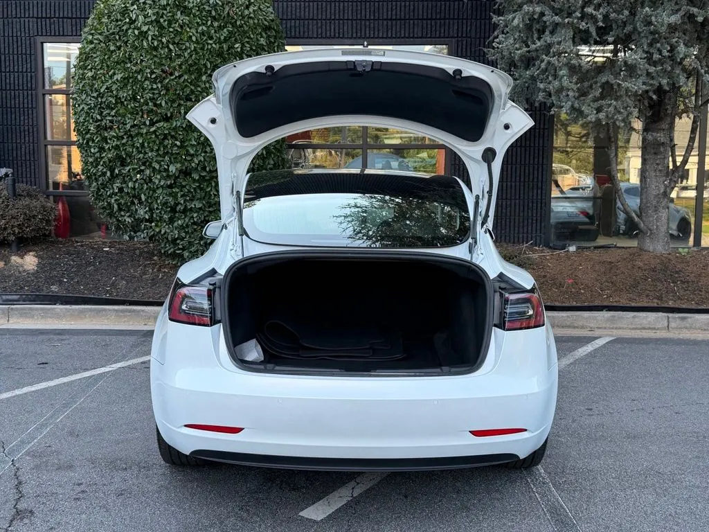 Tesla Model 3 photo 17