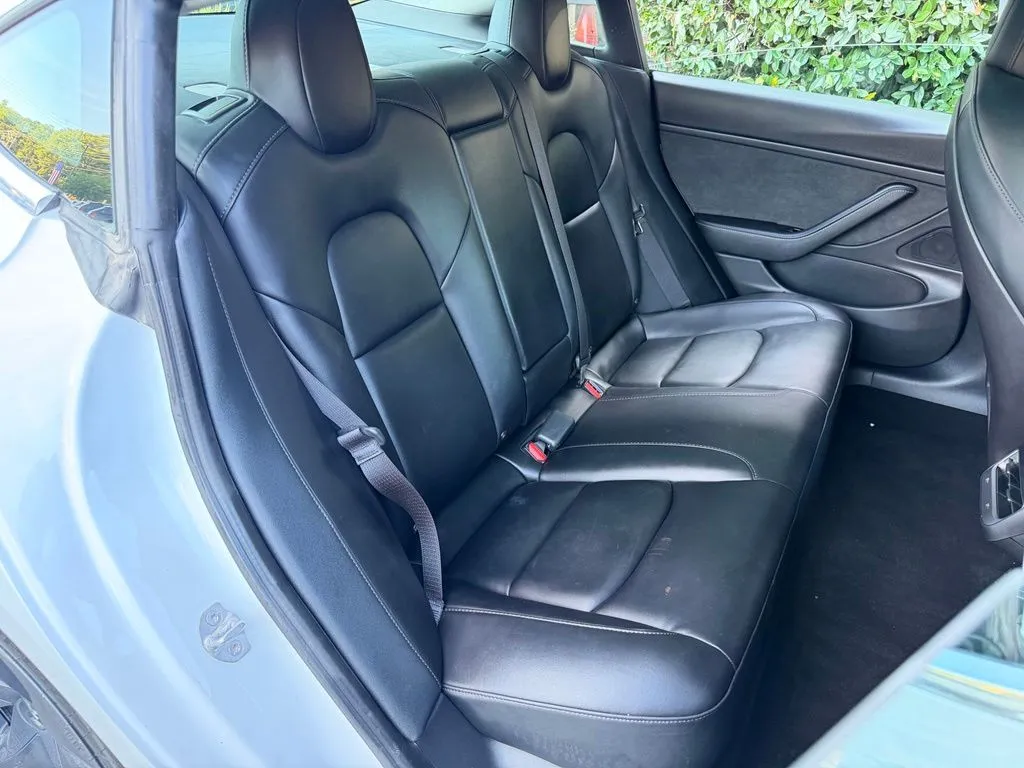 Tesla Model 3 photo 39