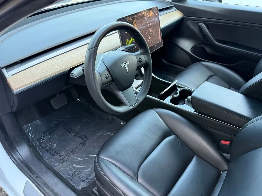Tesla Model 3 photo 24