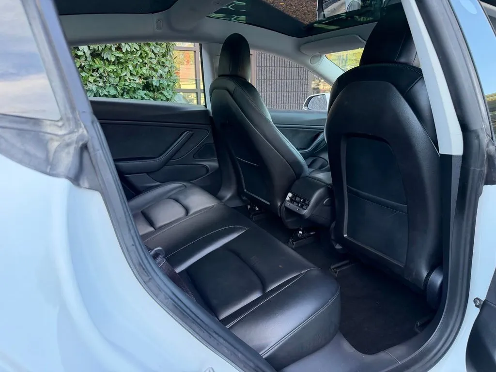 Tesla Model 3 photo 38