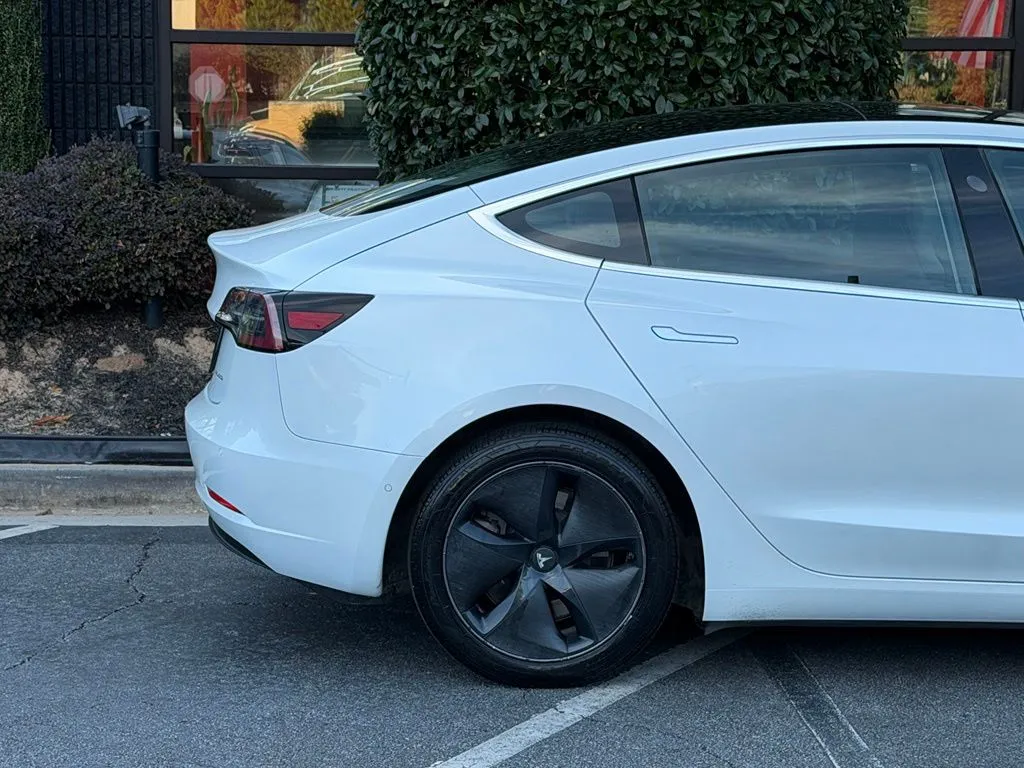 Tesla Model 3 photo 22