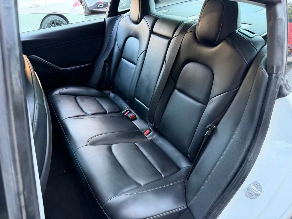 Tesla Model 3 photo 31