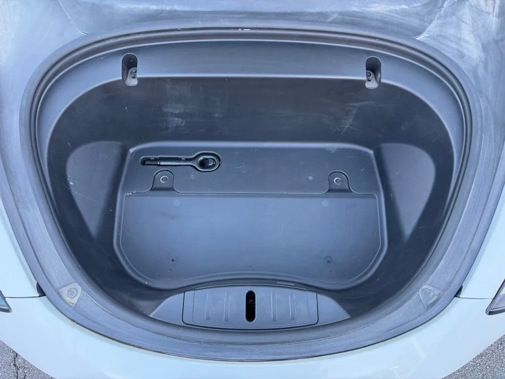 Tesla Model 3 photo 8