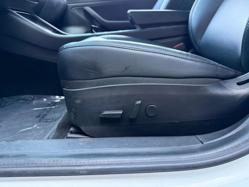 Tesla Model 3 photo 27