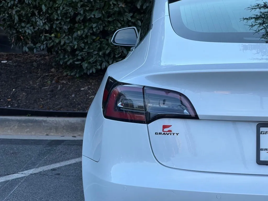 Tesla Model 3 photo 15