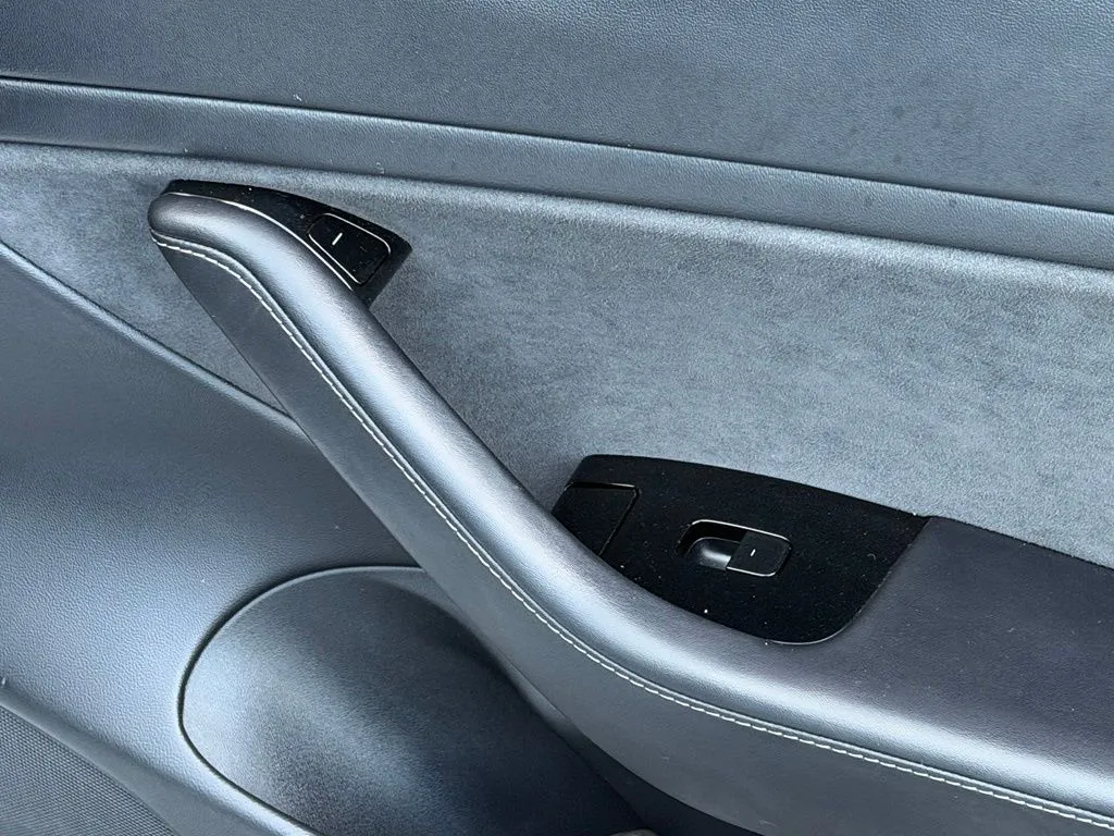 Tesla Model 3 photo 37
