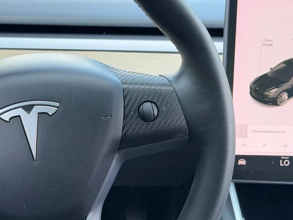 Tesla Model 3 photo 45
