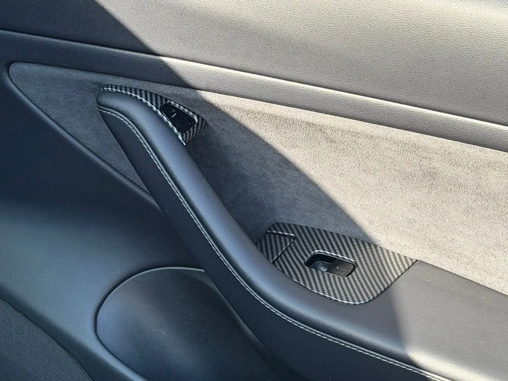 Tesla Model 3 photo 37