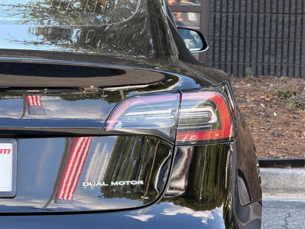 Tesla Model 3 photo 16