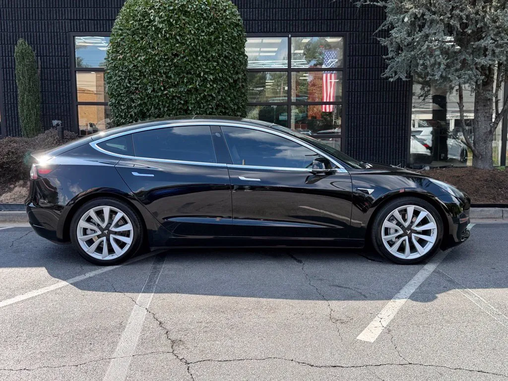 Tesla Model 3 photo 21
