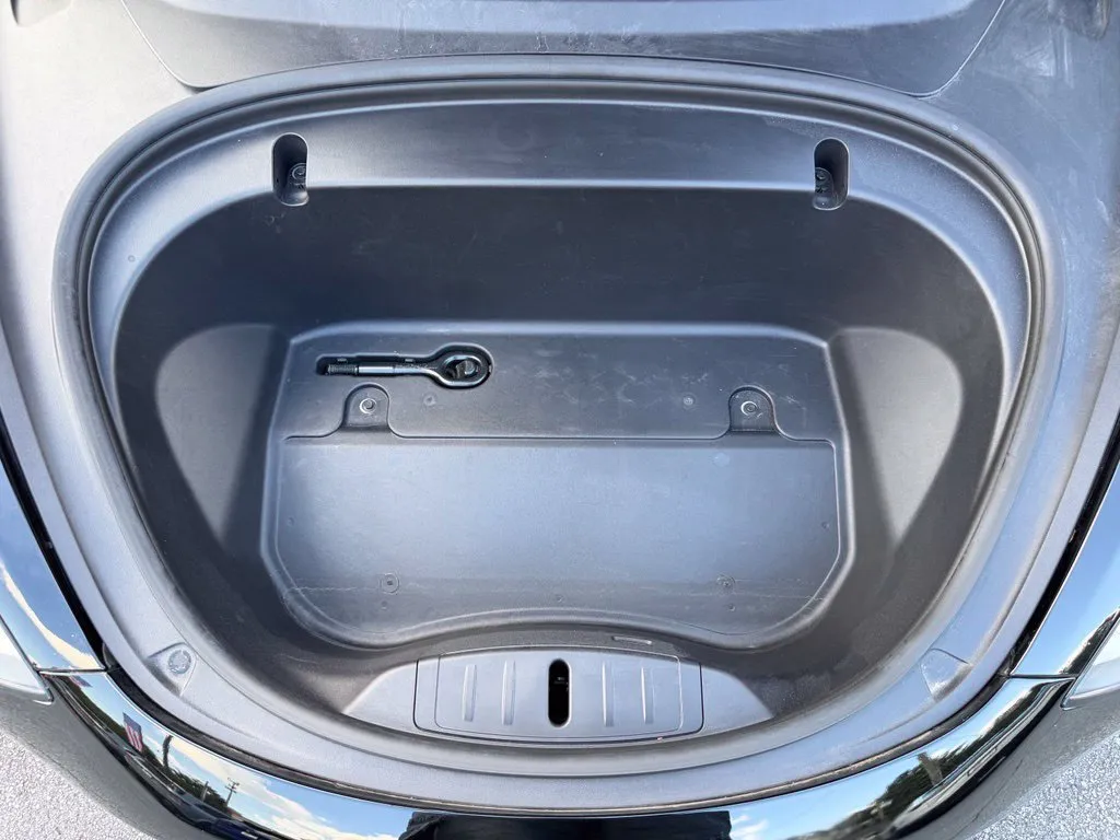 Tesla Model 3 photo 6