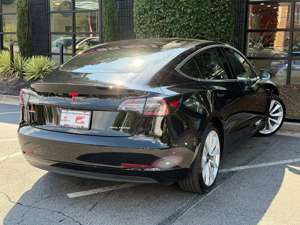 Tesla Model 3 photo 12
