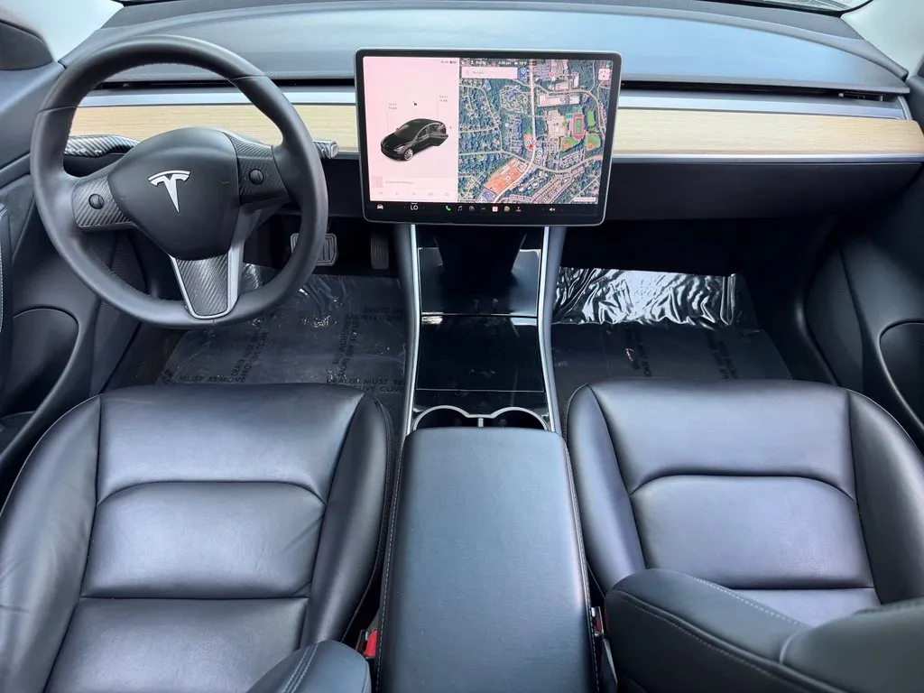 Tesla Model 3 photo 40