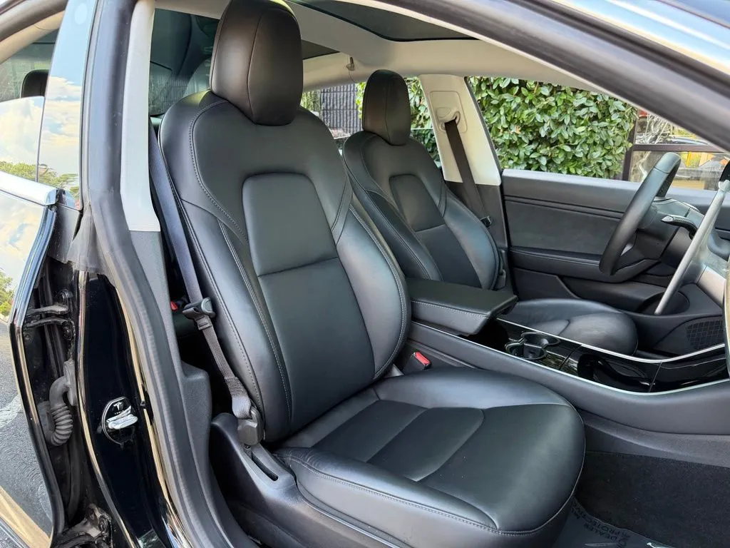 Tesla Model 3 photo 34