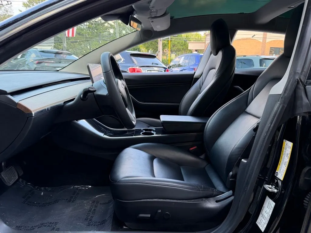 Tesla Model 3 photo 25