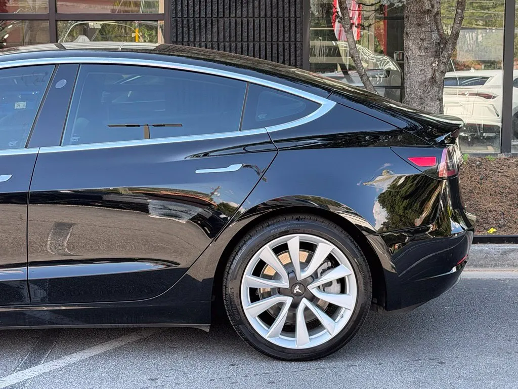 Tesla Model 3 photo 11