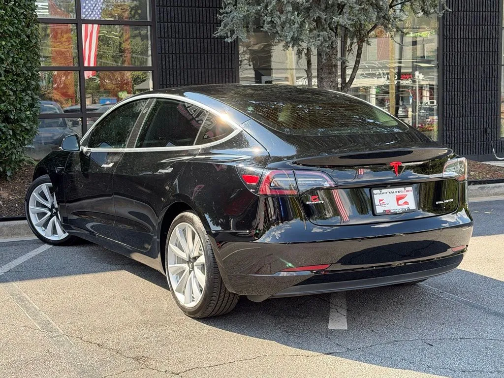 Tesla Model 3 photo 19