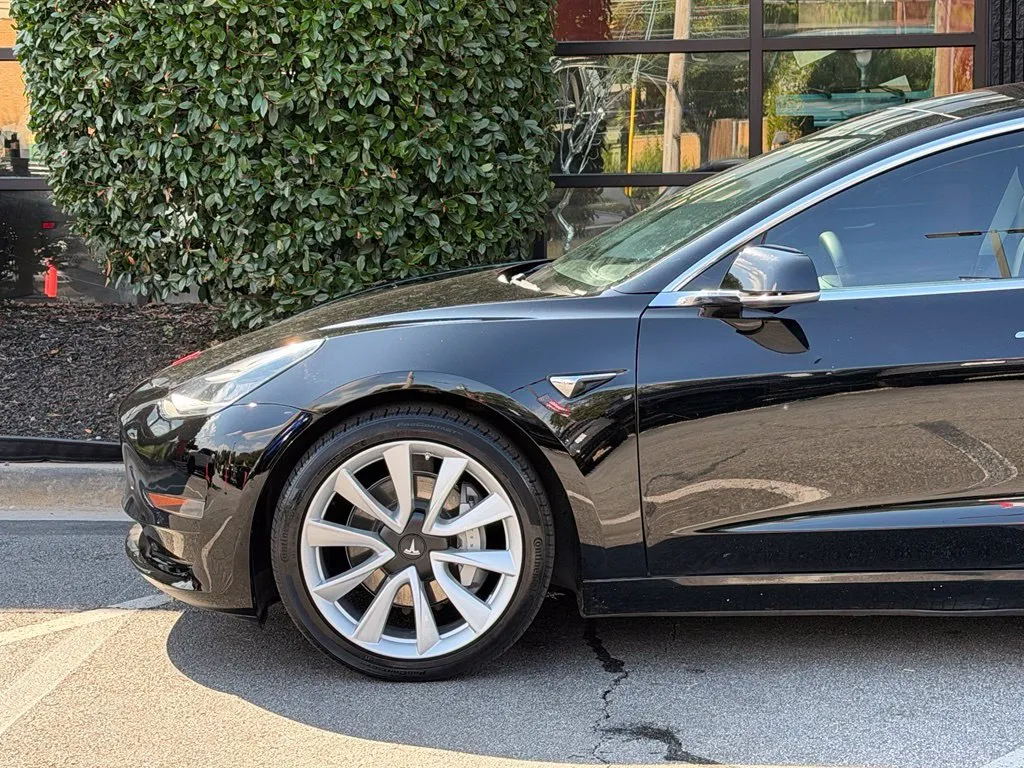 Tesla Model 3 photo 10