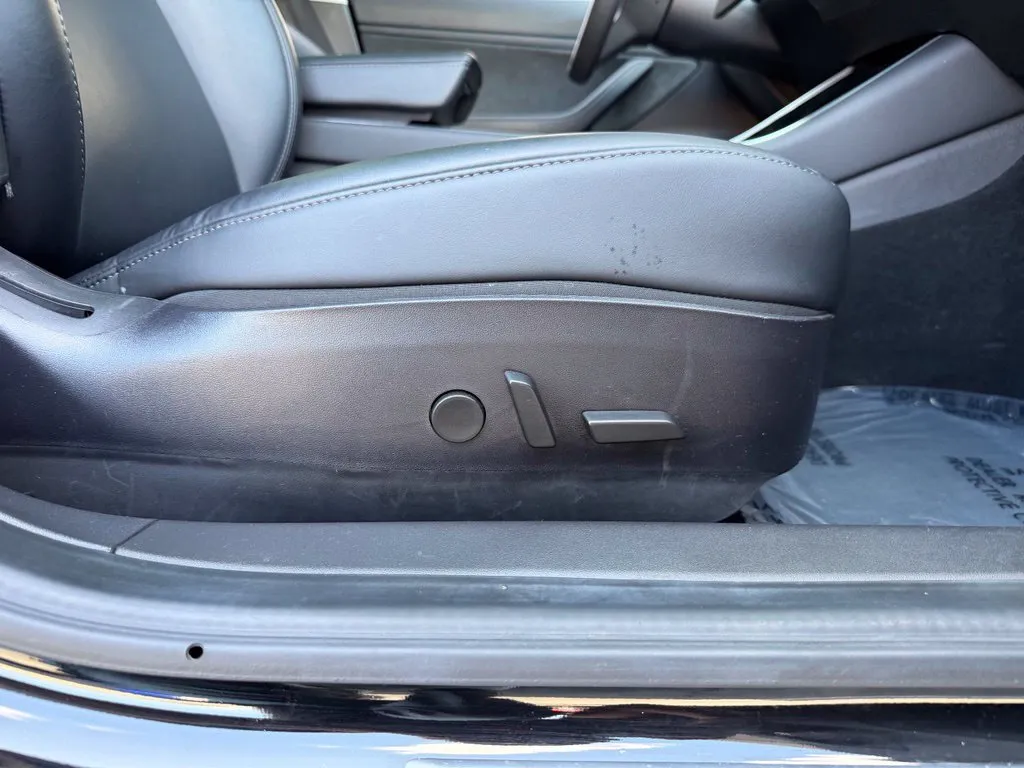 Tesla Model 3 photo 35