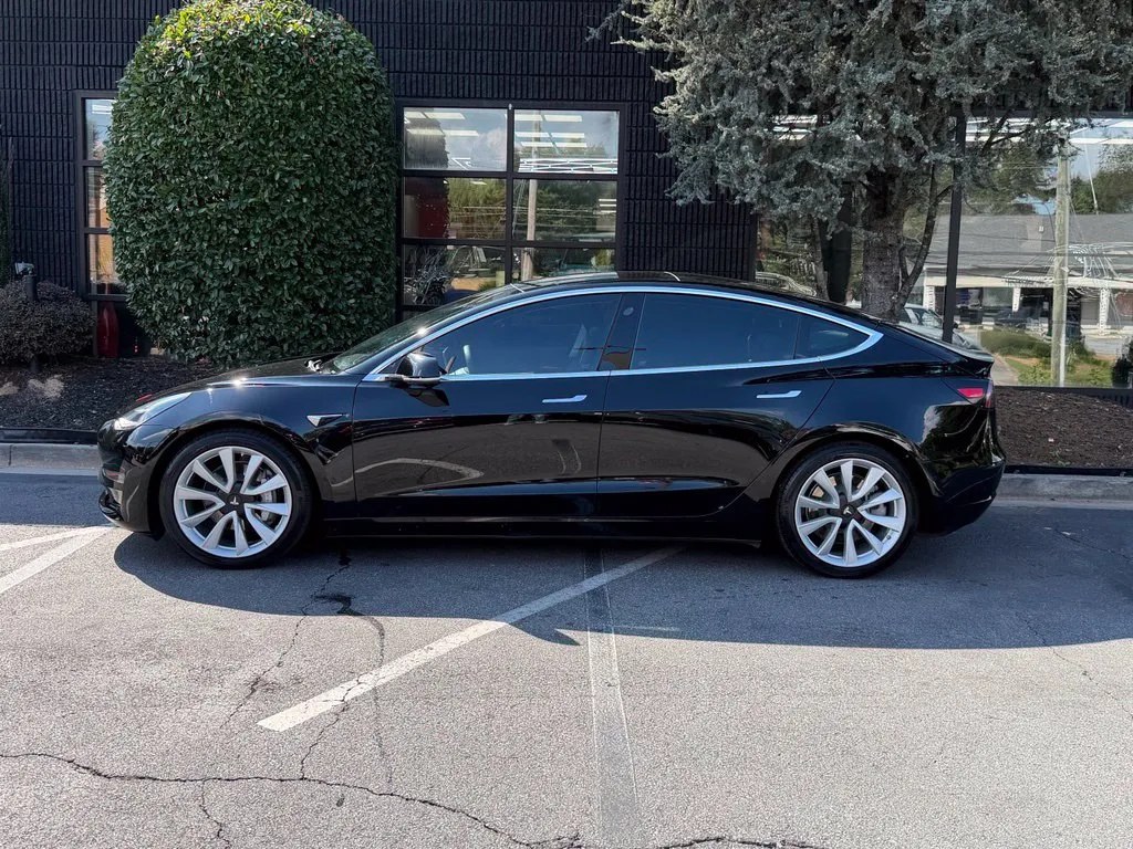Tesla Model 3 photo 9
