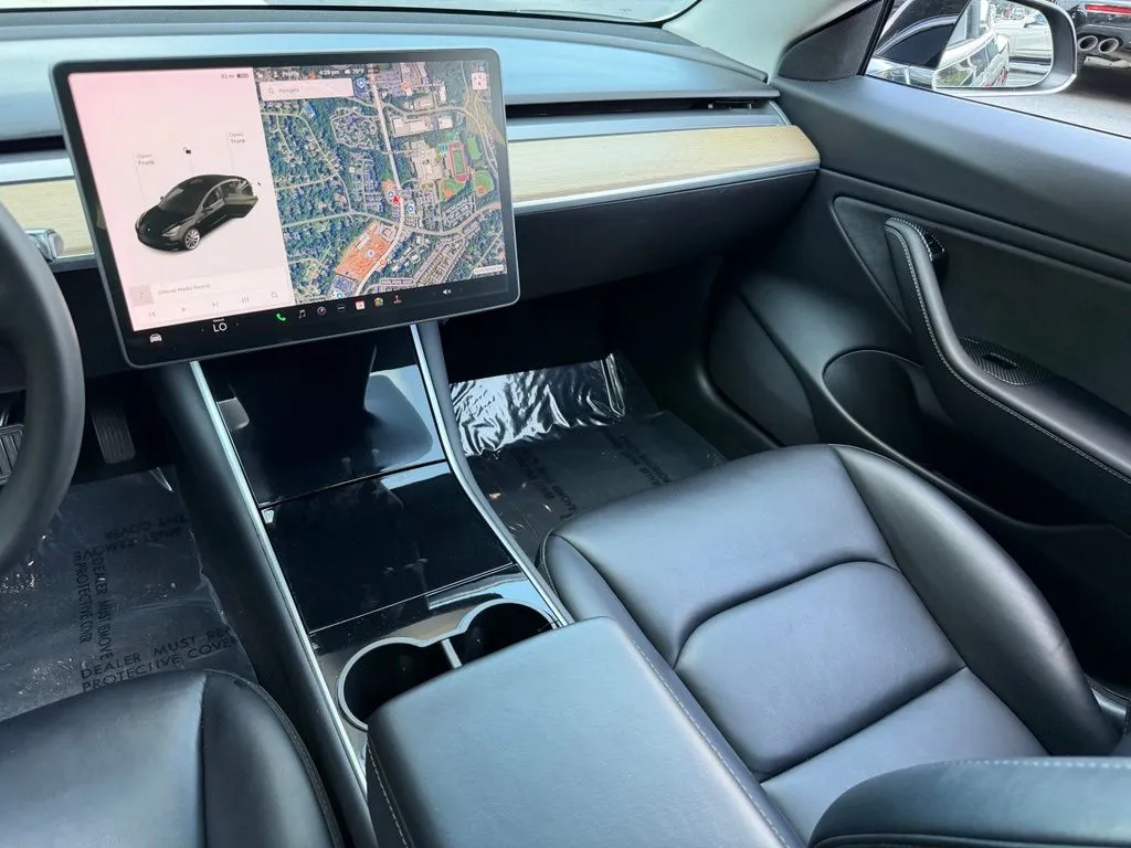 Tesla Model 3 photo 42