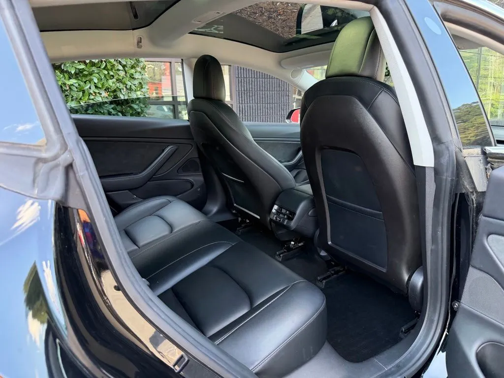 Tesla Model 3 photo 38