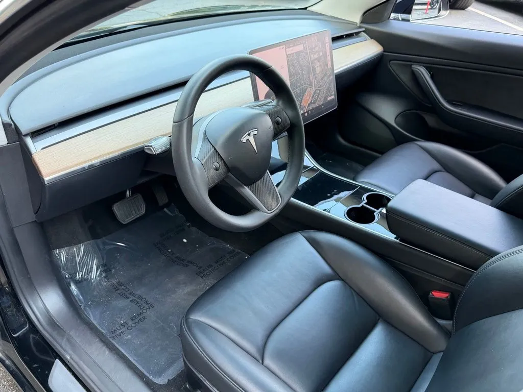 Tesla Model 3 photo 24