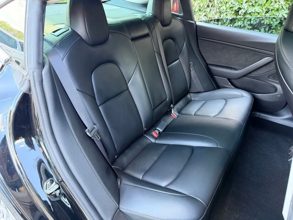 Tesla Model 3 photo 39