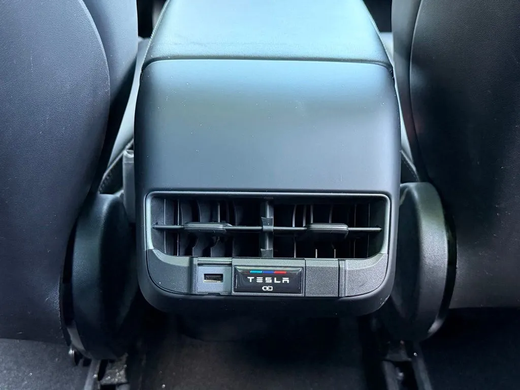 Tesla Model 3 photo 49