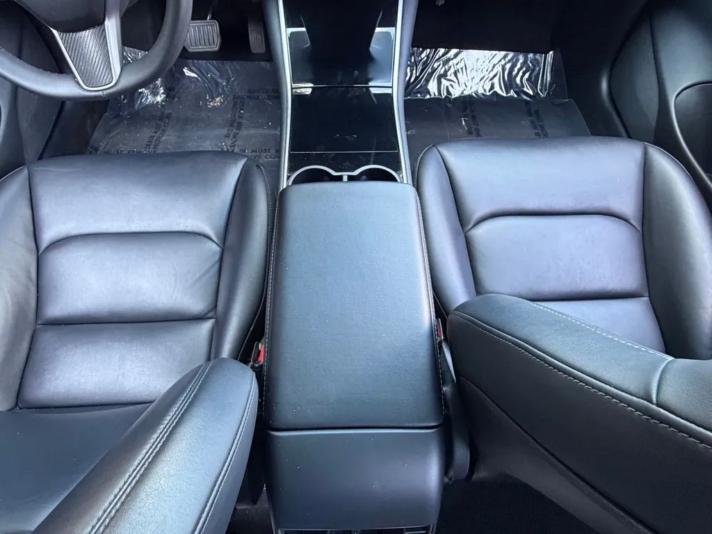 Tesla Model 3 photo 47