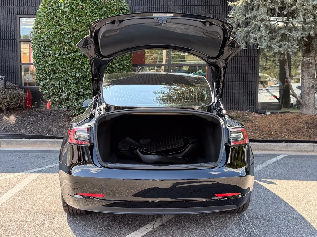 Tesla Model 3 photo 17